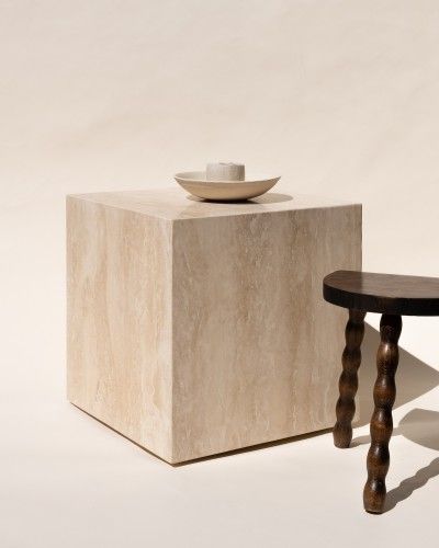 Mesa Cubo Travertino Beige - Oniko Stone